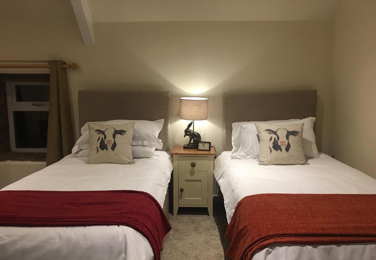The Old Spotted Cow Bed & Breakfast Marston Meysey Ngoại thất bức ảnh